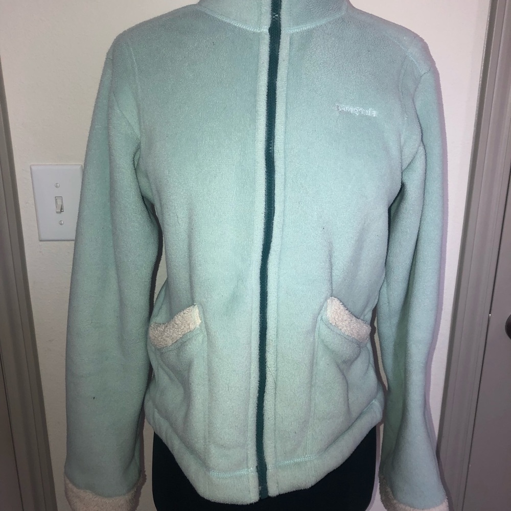 Patagonia sweater size medium